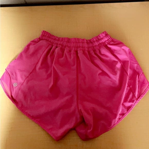 I’m selling these lululemon shorts in size 4 (black) and size 6 (pink) - Picture 4 of 4